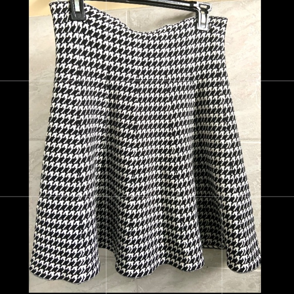 Suzy Shier - Houndstooth Skirt - high waist